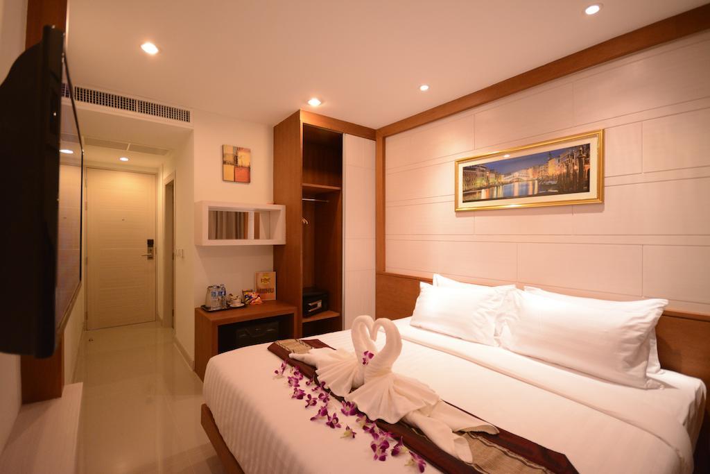The Patong Center Hotel Phuket Room photo