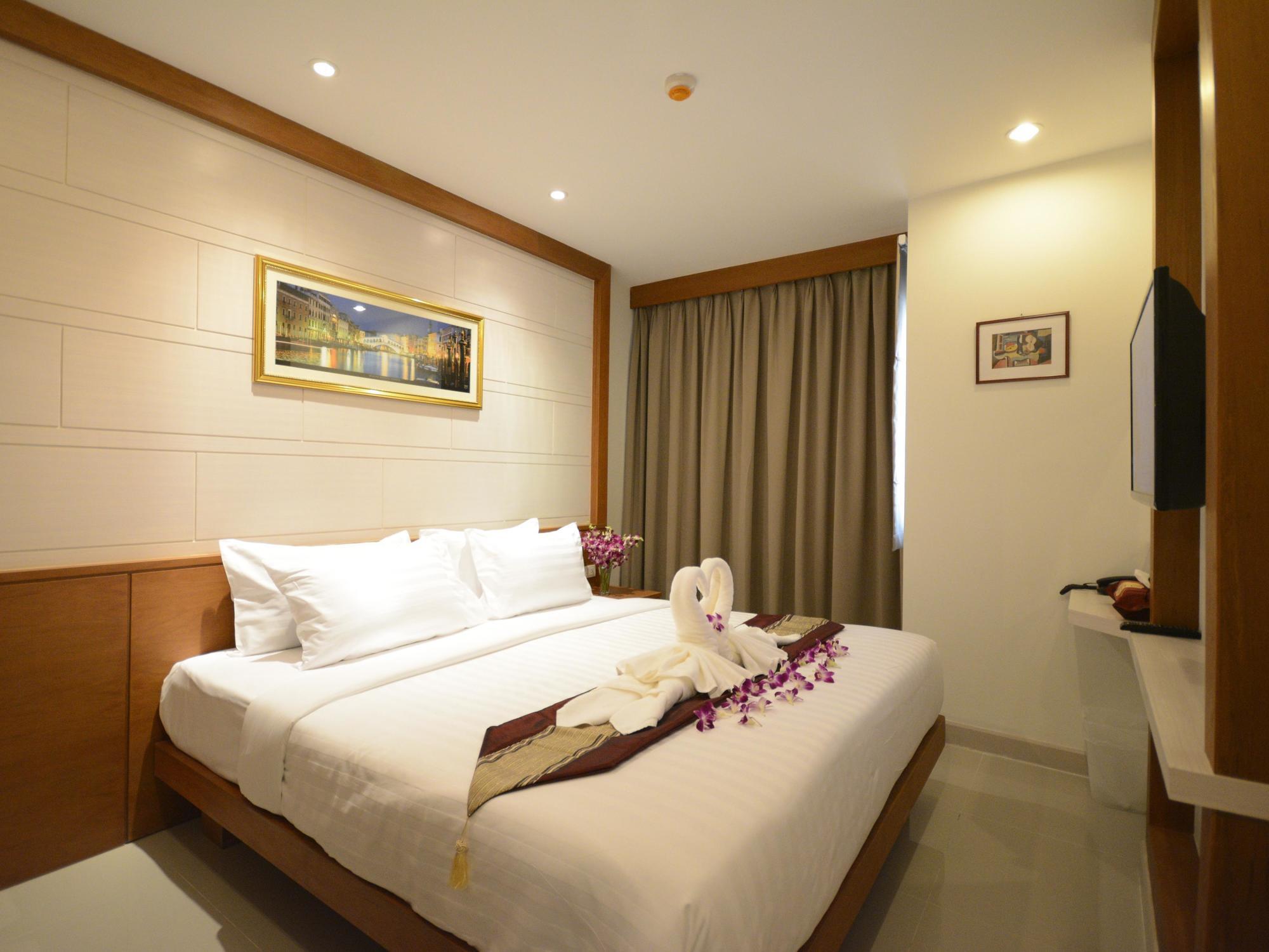The Patong Center Hotel Phuket Exterior photo